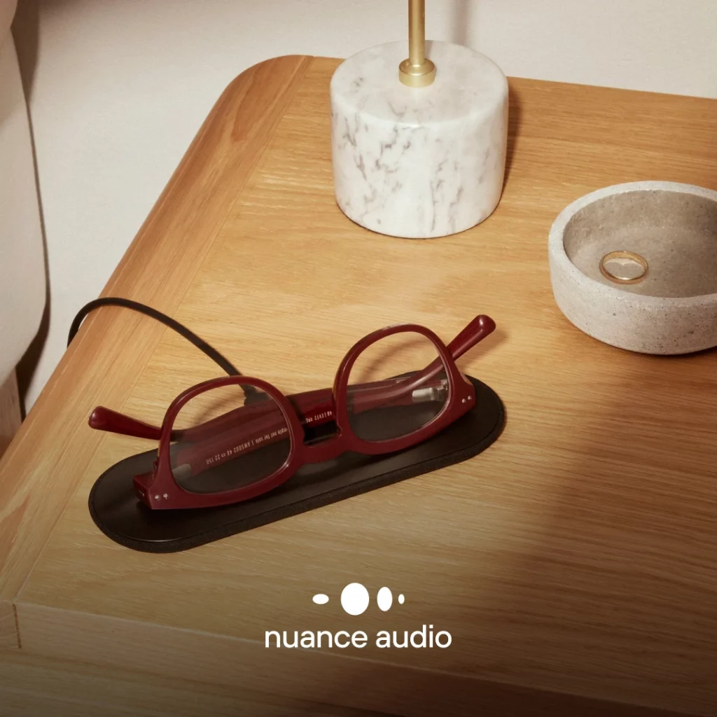Nuance Audio Hörbrille mit Ladestation